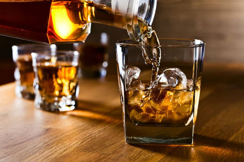 5. Minum Minuman Beralkohol