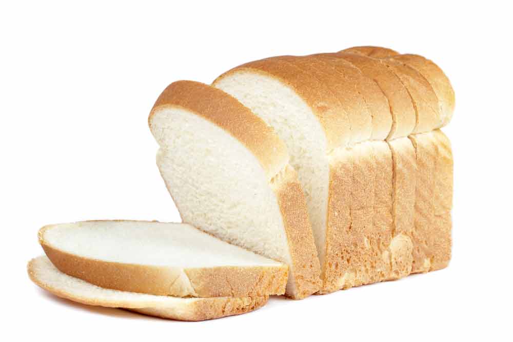 5. Roti tawar yang sudah expired bisa dimanfaatkan untuk membersihkan sidik jari dan debu yang menempel di kaca