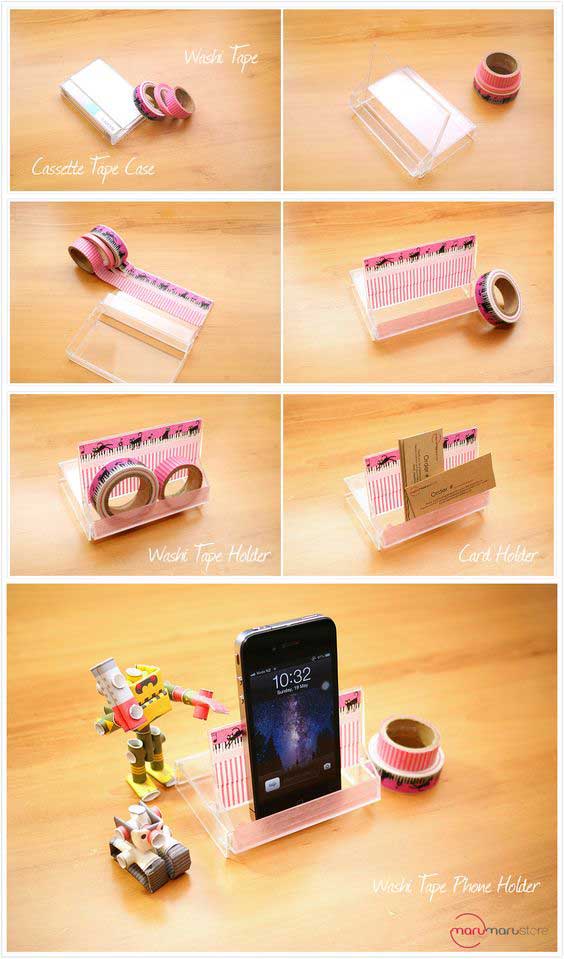 2. Bikin Smartphone Stand dari Kaset Bekas dan Selotip, Yuk!