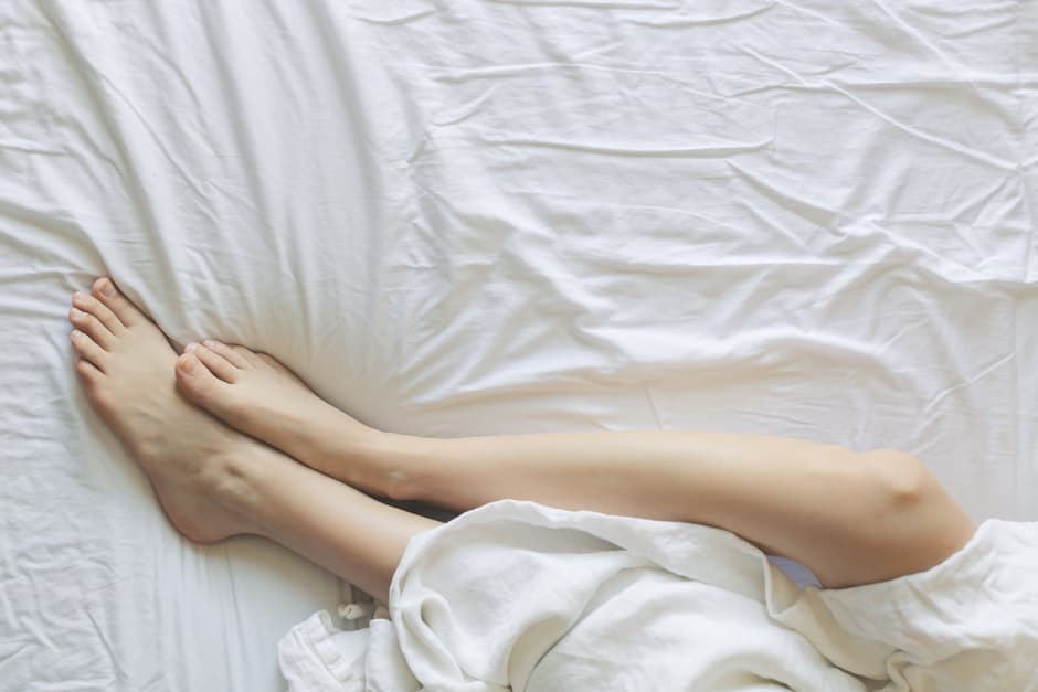 bed, bedroom, blanket