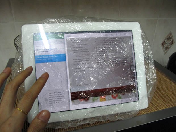 5. Suka Membawa Gadget Cadangan Saat Bepergian? Tetap Rawat dan Lindungi Supaya Tidak Tergores, Yuk