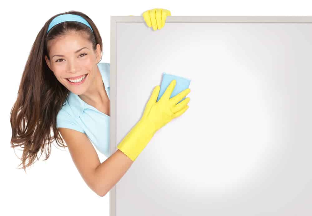 8. Menghapus Coretan Dari Spidol Permanen di White Board