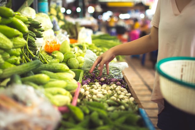 Untuk sayur organik, perbedaan utamanya ada pada proses penanaman, panen, serta pendistribusian kepada pembeli. 