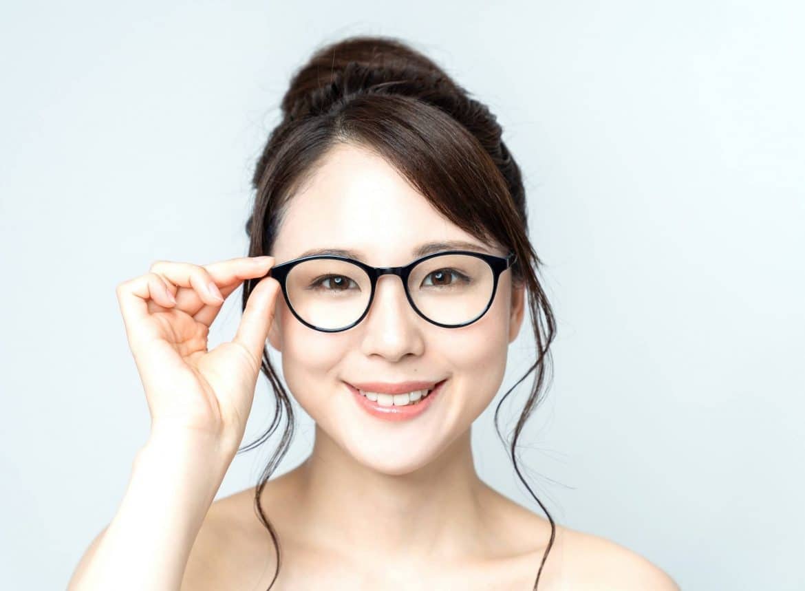 Kacamata untuk wajah lonjong wanita